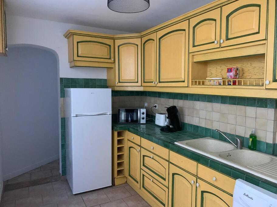 Appartement Avec Cours Gien Extérieur photo