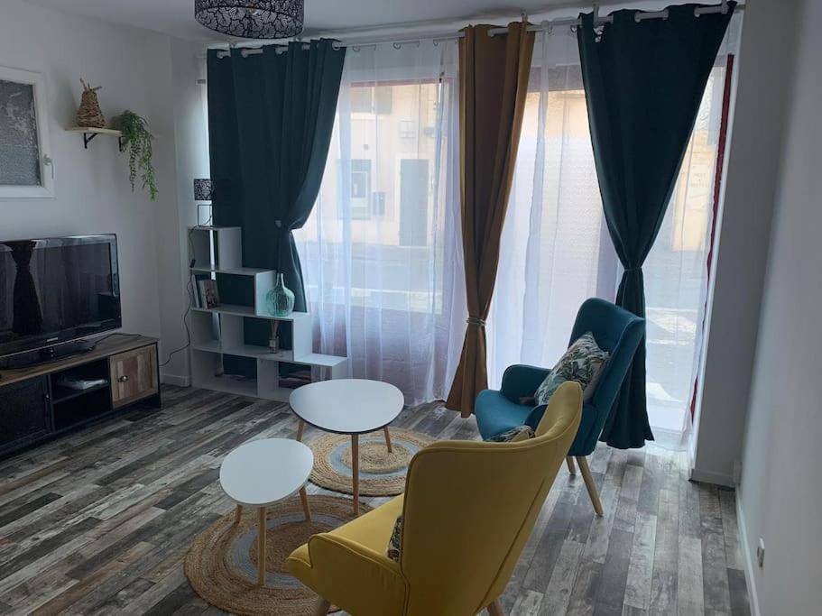 Appartement Avec Cours Gien Extérieur photo